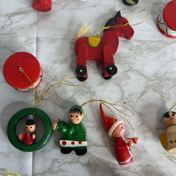 Vtg WOODEN SANTA TREE NOEL WATER TOWER ORNAMENTS UNBRANDED Christmas mixed lot - Picture 5 of 11